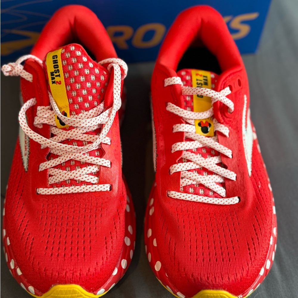 runDisney x Brooks Ghost Max 2 Minnie Mouse, Size 7 Wide- Never worn!!